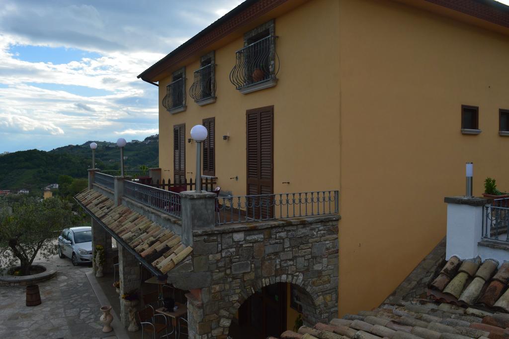 Villa Tre Colli Agri B&B أريانو إربينو المظهر الخارجي الصورة